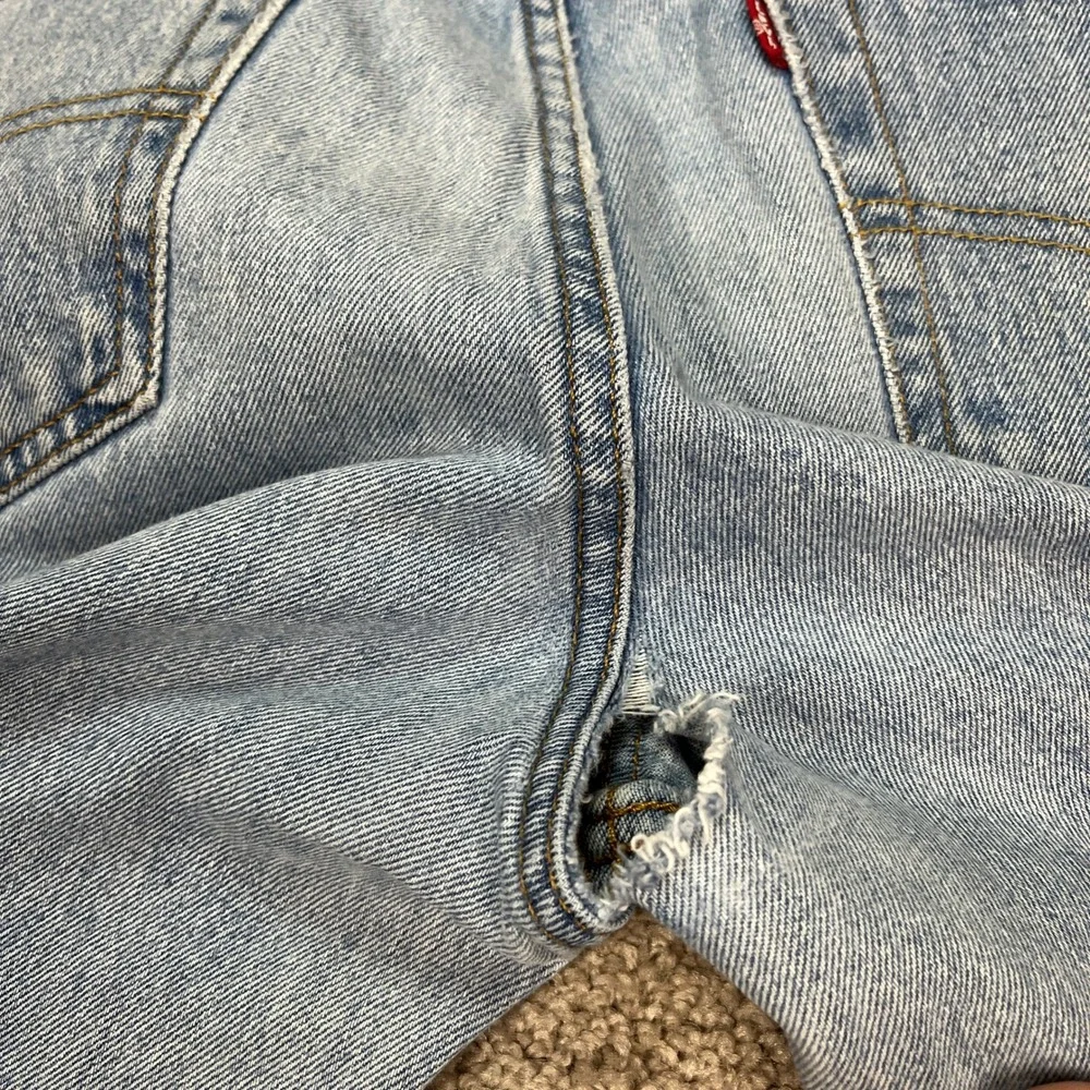 Levis 550 Jeans Mens 34x30 Light Wash Blue Straight Leg 5 Pocket Distressed FLAW